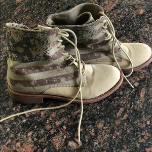 Sz 8.5, American flag, canvas, combat boots